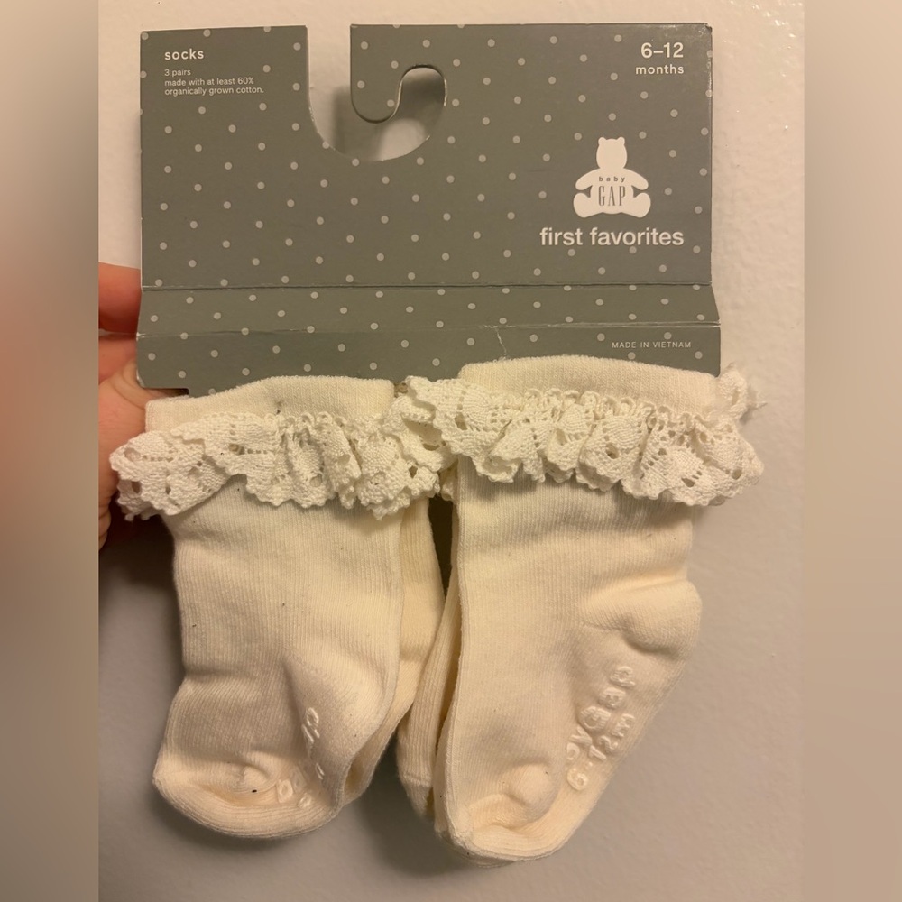 GAP Cream Ruffle Socks